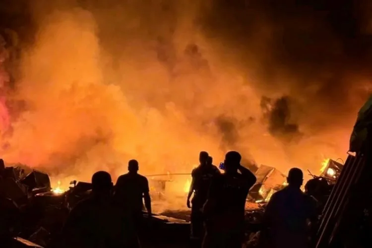 Hurdalık Alanda Gece Yarısı Yangın!