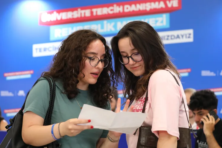 İBB’den YKS Adaylarına Ücretsiz Tercih Desteği