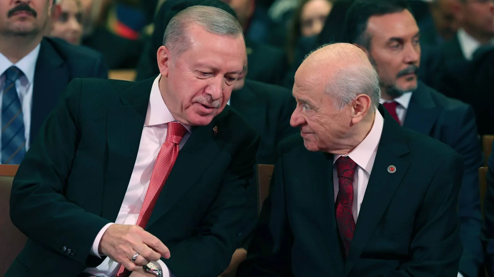 İç Cephe Tartışması: İktidar ve Muhalefet Farkı