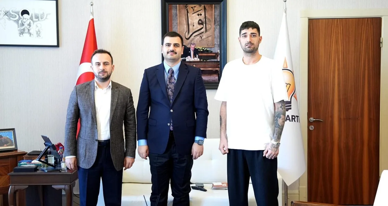 İdo Tatlıses, AKP Genel Merkezi’ni Ziyaret Etti!