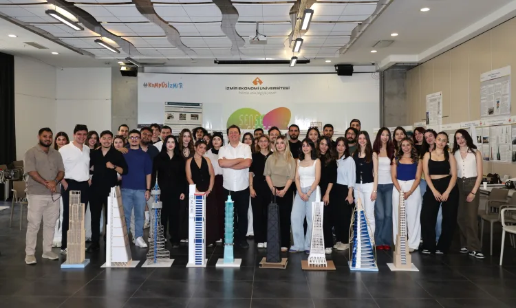 İEÜ’lü Öğrenciler Deprem Bilincini Sergiledi