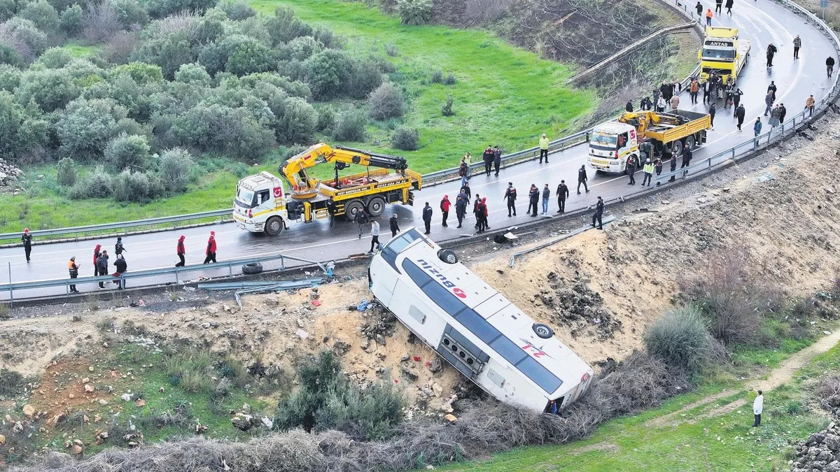İki Feci Kaza: 17 Ölü, 25 Yaralı!