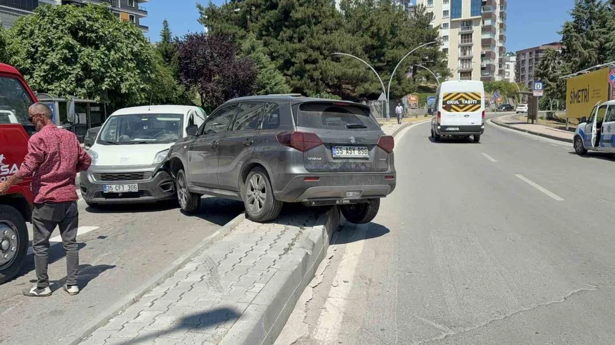 İlkadım’da Kaza: İki Araç Çarpıştı!