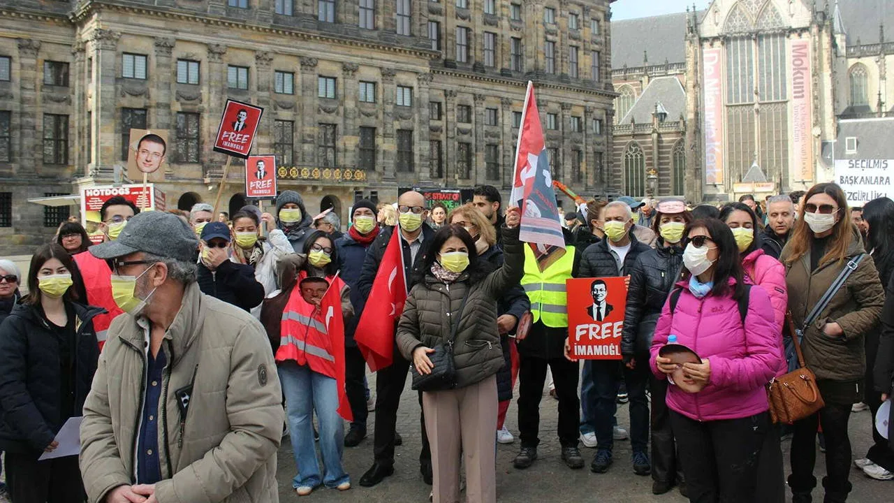 İmamoğlu İçin Amsterdam’da Adalet Yürüyüşü!