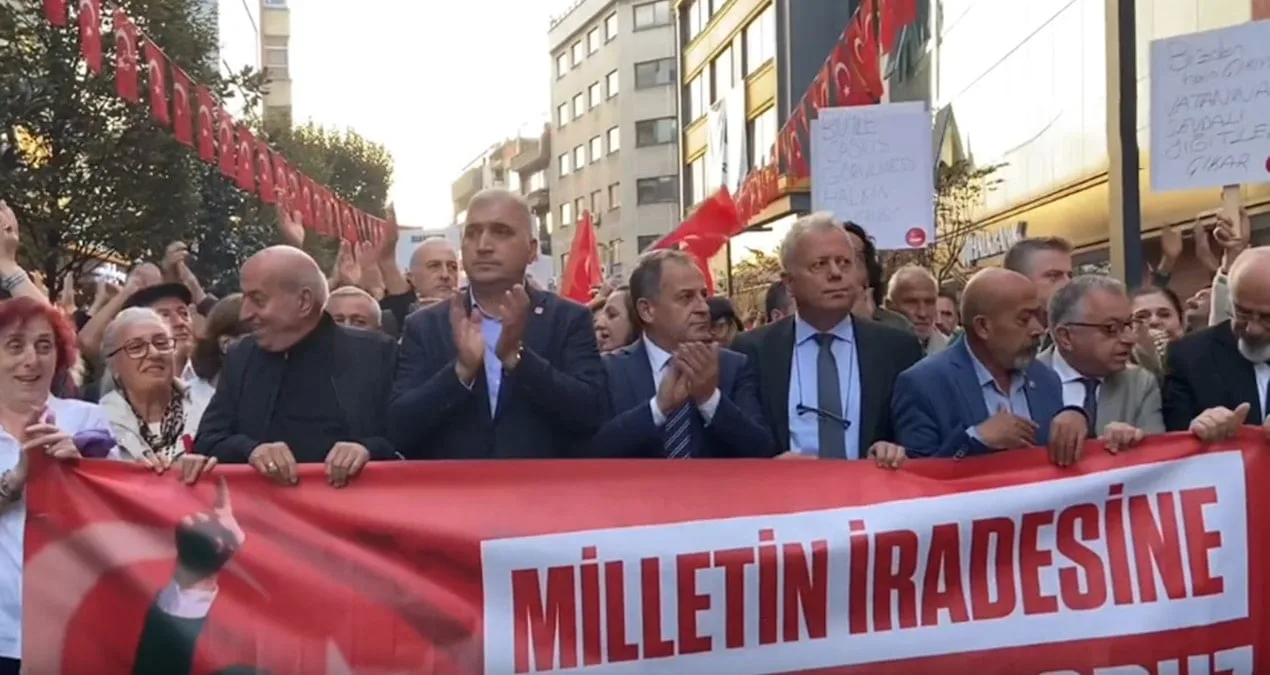 İmamoğlu’na Casusluk Suçlaması Protesto Edildi