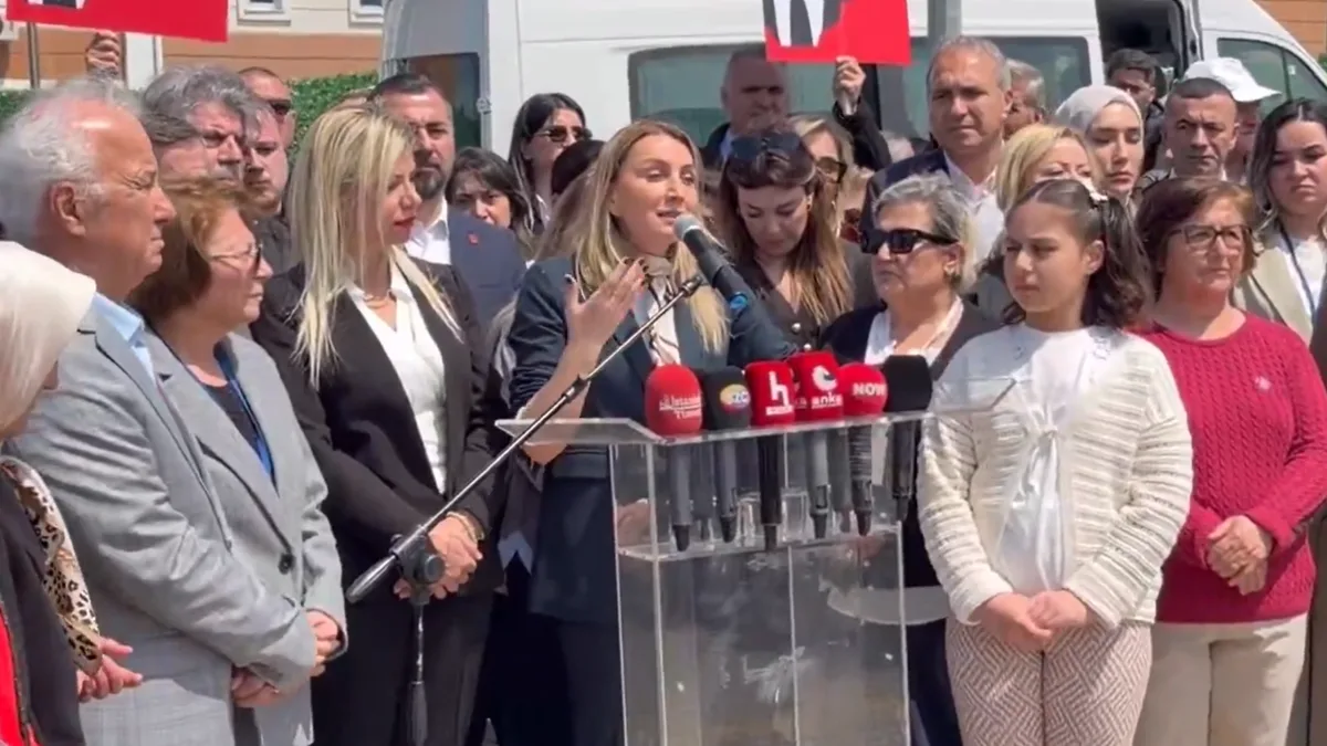 İmamoğlu’nun Eşi Cezaevi Önünde İsyan Etti!