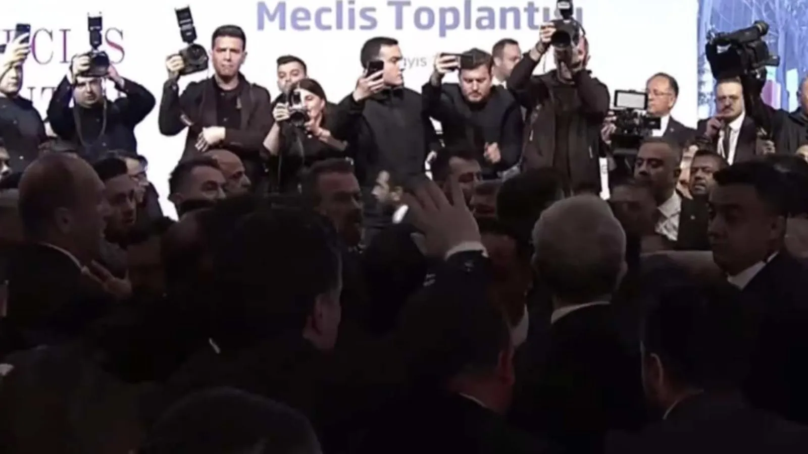 İmamoğlu’nun Mektubu Arbede Çıkardı!