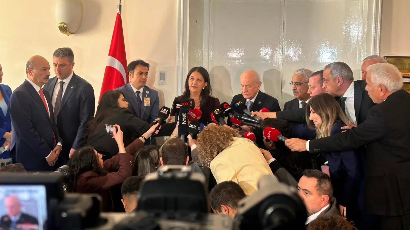 İmralı Heyeti Bahçeli ile Görüştü