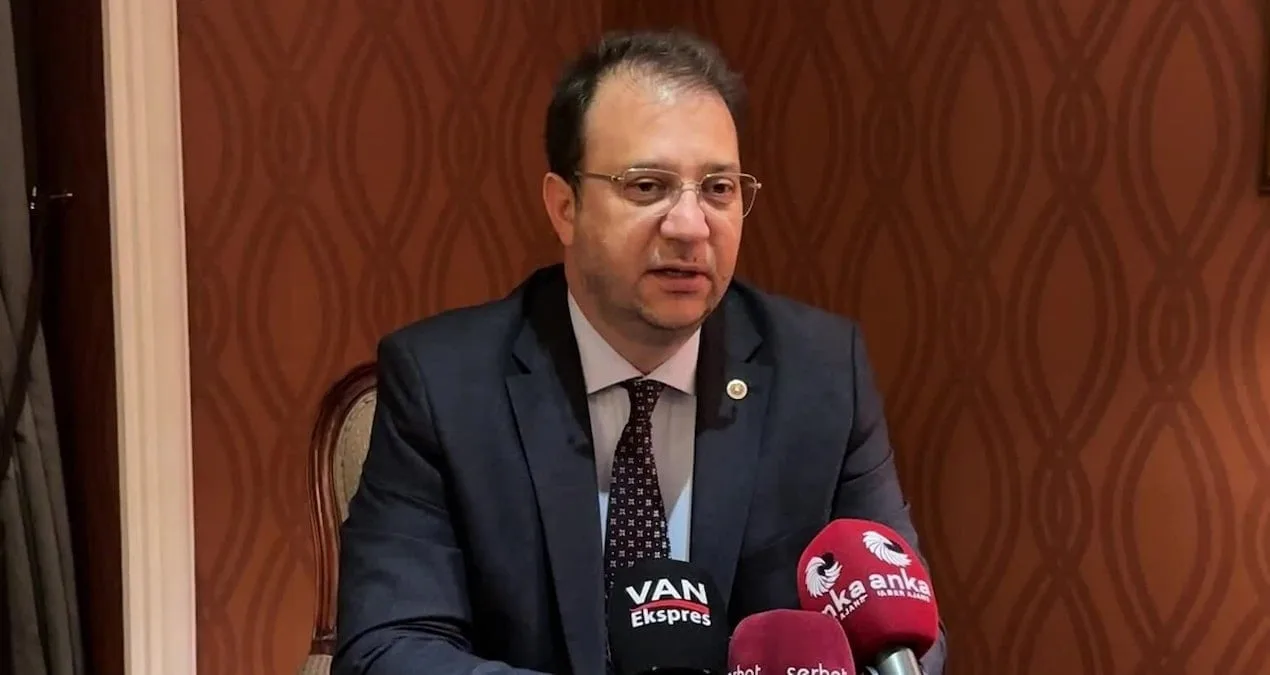 İnan Akgün Alp Partide Kaldı, İhraç İstemi Reddedildi