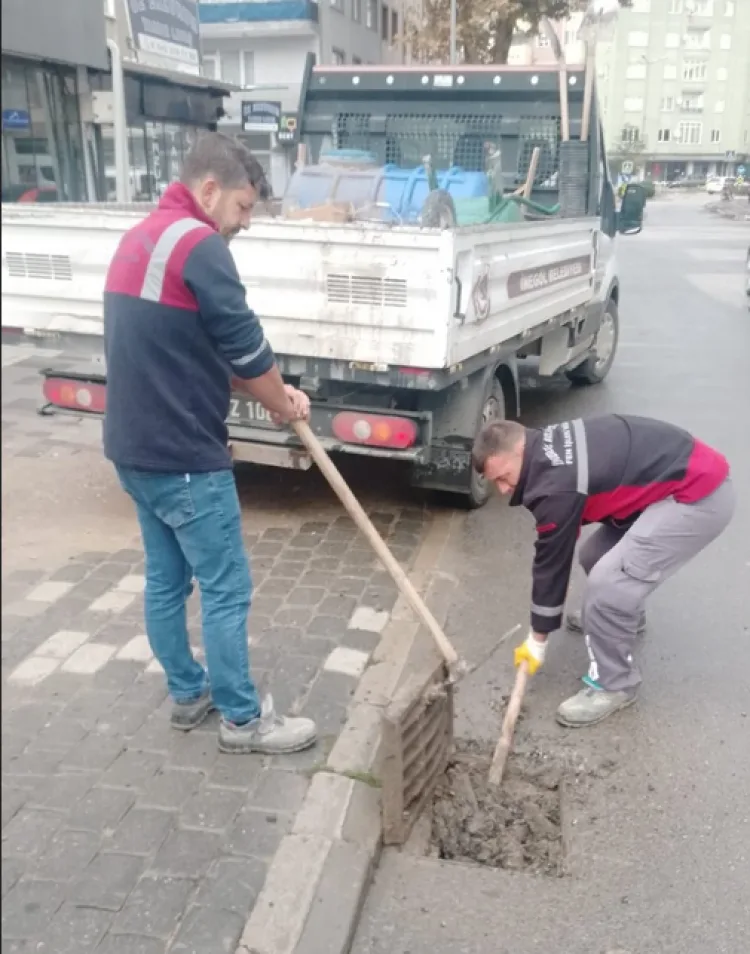 İnegöl Belediyesi’nden Rögar Temizliği Hamlesi!