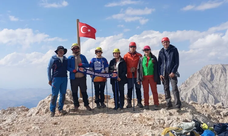 İnegöl Dağcıları Zafer Bayramı’nda Zirveye Tırmandı