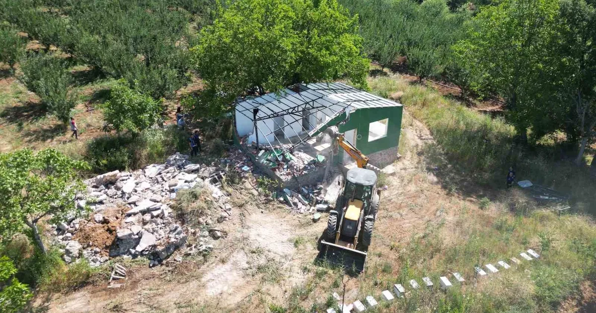 İnegöl’de 91 Kaçak Yapı Yıkıldı, Sahipleri Kendi Yıkıyor