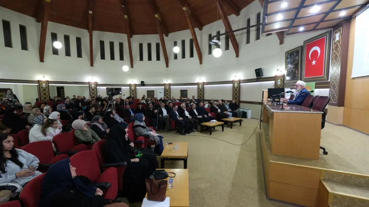 İnegöl’de Aile Okulu’nda “Tesettür ve Mahremiyet” Semineri