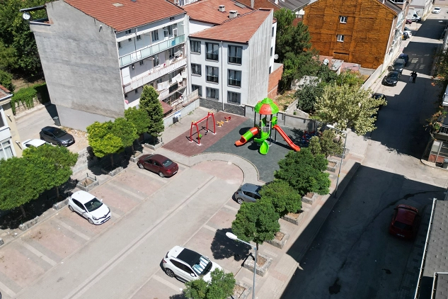 İnegöl’de Çocuk Parkı Yenilendi, Mahalle Halkı Memnun!
