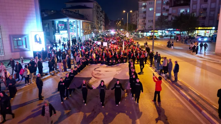 İnegöl’de Cumhuriyet Coşkusu Meydanları Sardı!