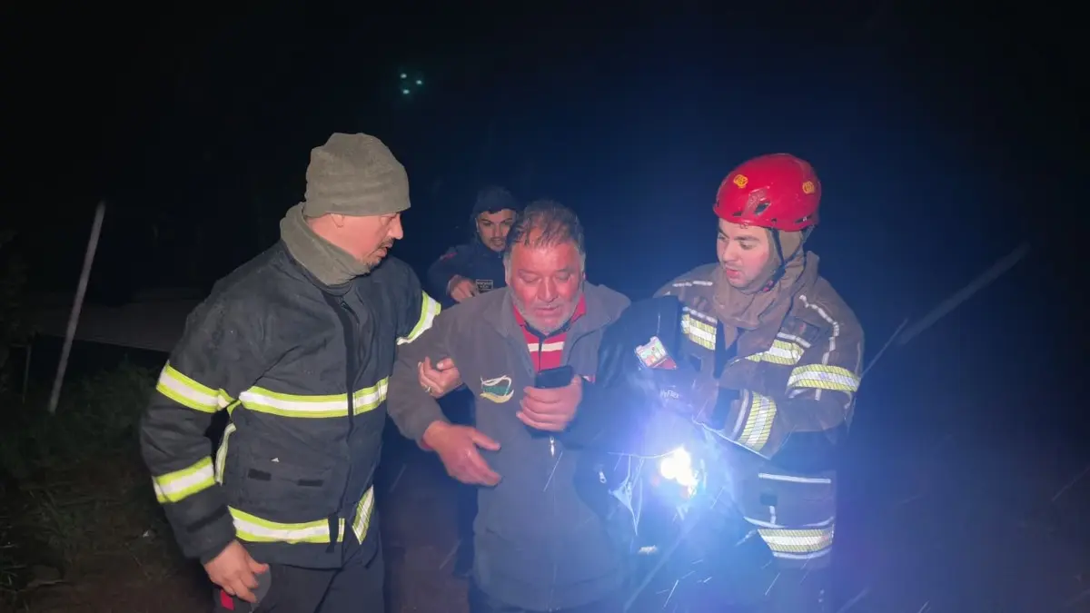 Dere taştı, çiftlik sahibi son anda kurtarıldı: Her şeyim gitti 5