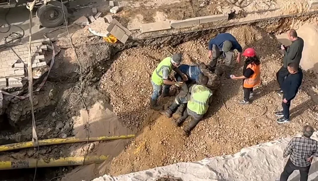 İnegöl’de İşçi Toprak Altında Kaldı, Kurtarıldı!
