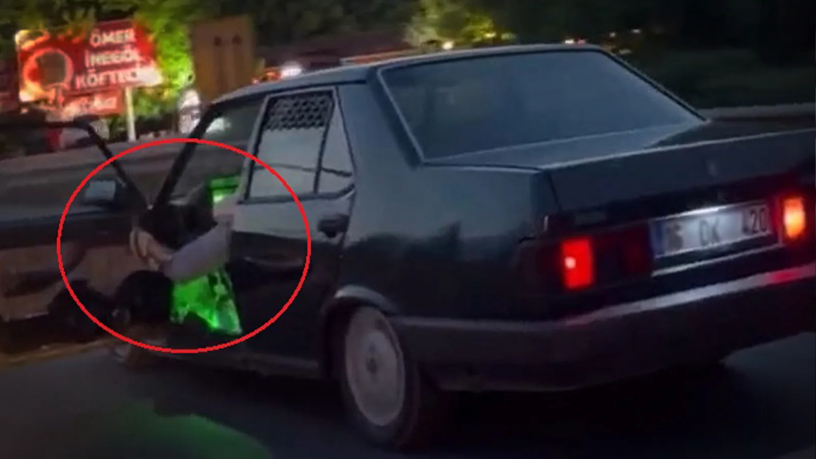 İnegöl’de Kapı Açık Araçla Trafik İhlali!