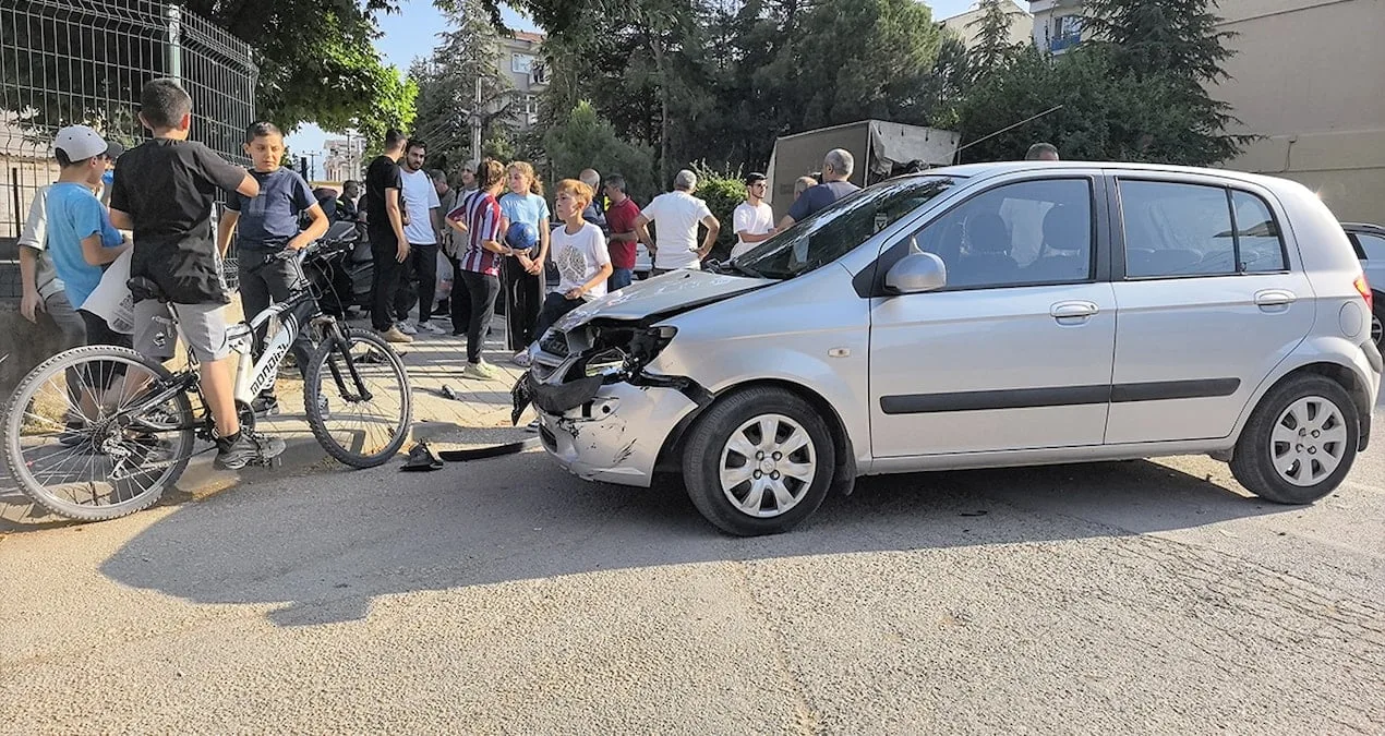 İnegöl’de Motosiklet Otomobille Çarpıştı: Yaralı!