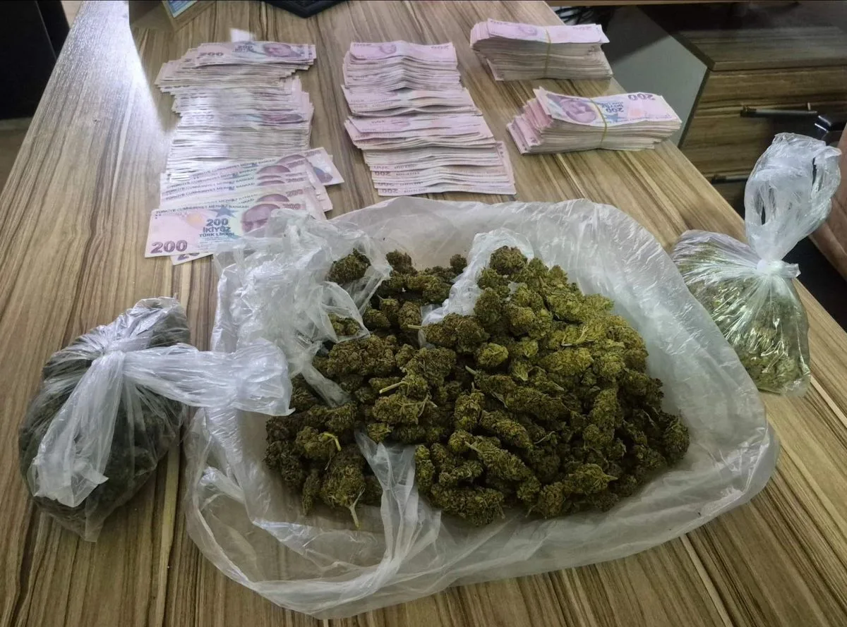 İnegöl’de Polisten Kaçan Sürücünün Araçında Uyuşturucu ve Nakit Bulundu