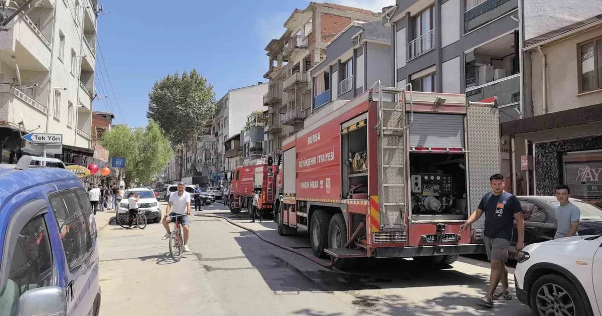 İnegöl’de Yıkılan Apartmanda Yangın Çıktı!