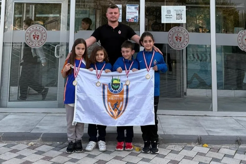İnegöl Sporcuları Yüzmede Türkiye Dereceleriyle Döndü!