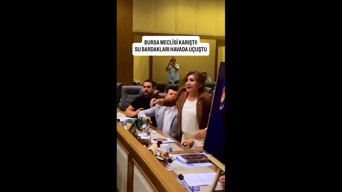 AK Partili ismin İsmet İnönü sözleri ortalığı karıştırdı! Gergin anlar: CHP li isim su şişesi fırlattı 3