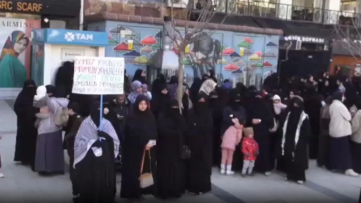 İran’a Destek İçin Gülistan Caddesi’nde Eylem