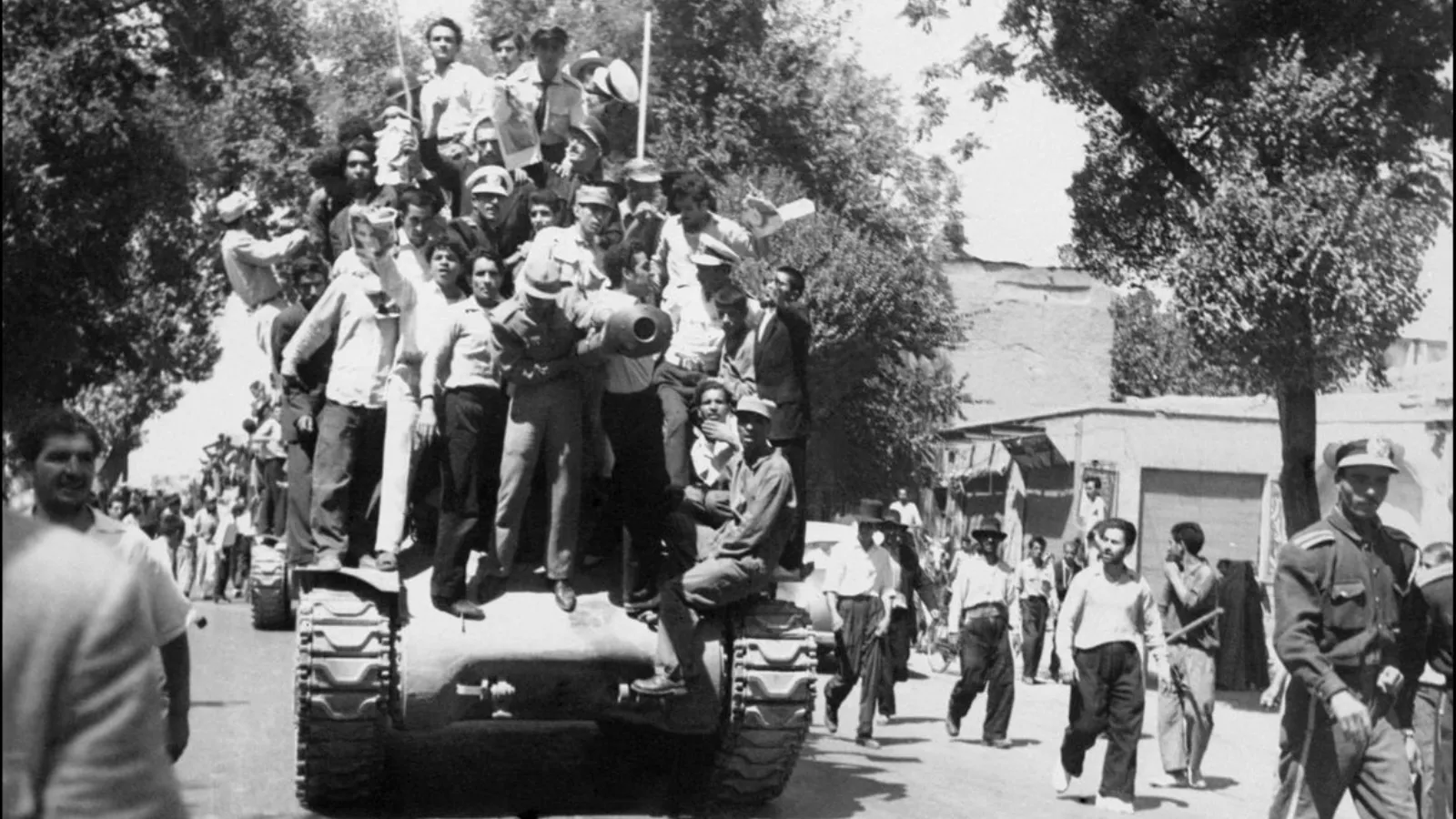 İran Çölünde Görgüsüzlük: Şah’ın Şatafatlı Kutlaması