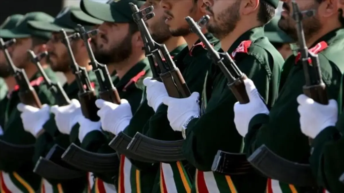 Savaş yeniden başladı! ABD dev gemiyi vurdu, İran dan misilleme geldi 3