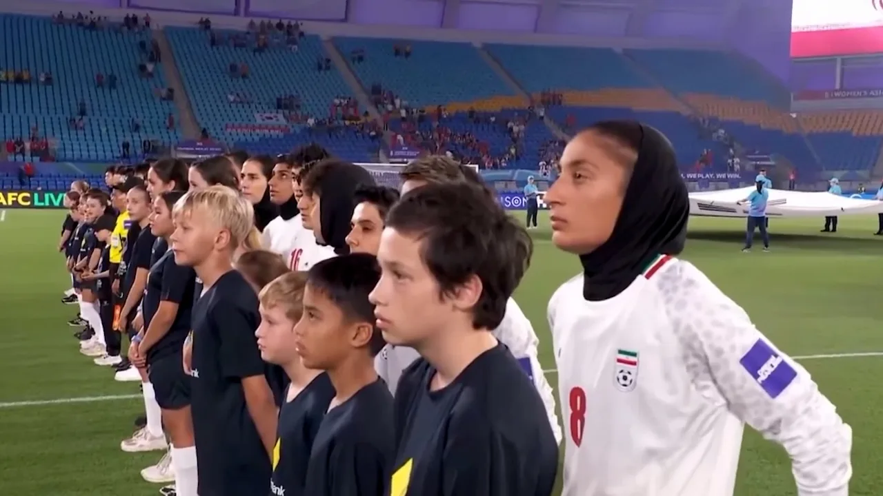 İranlı Kadın Futbolcular Marşı Reddetti!