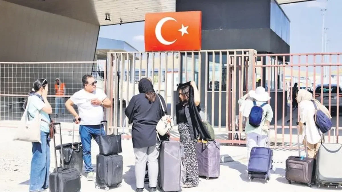 Iranlılar, Savaş Ortasında Ülkelerine Dönüyor