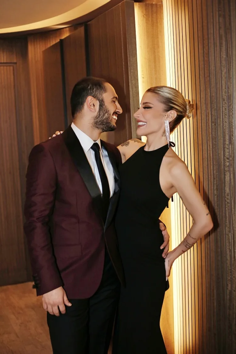 İrem Derici ve Melih Kunukcu Nişanlandı!