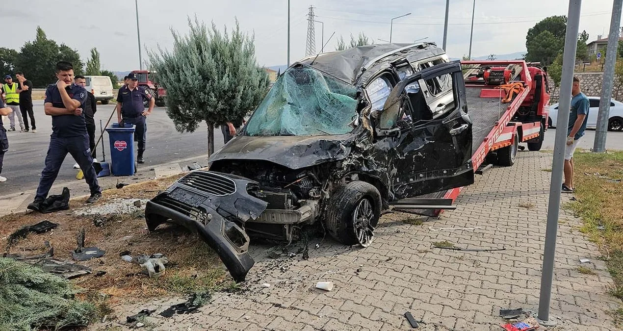 İşçi Servisi Askeri Araçla Çarpıştı: 4 Yaralı