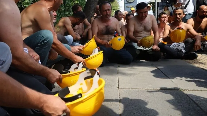 İşçiler Ekmek Mücadelesi İçin Bakanlık Önünde!