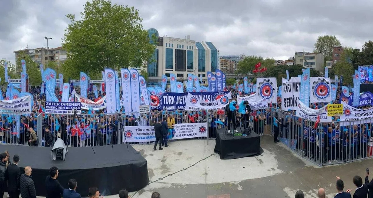 İşçiler Yağmur Altında Geçim Sıkıntısını Haykırdı!