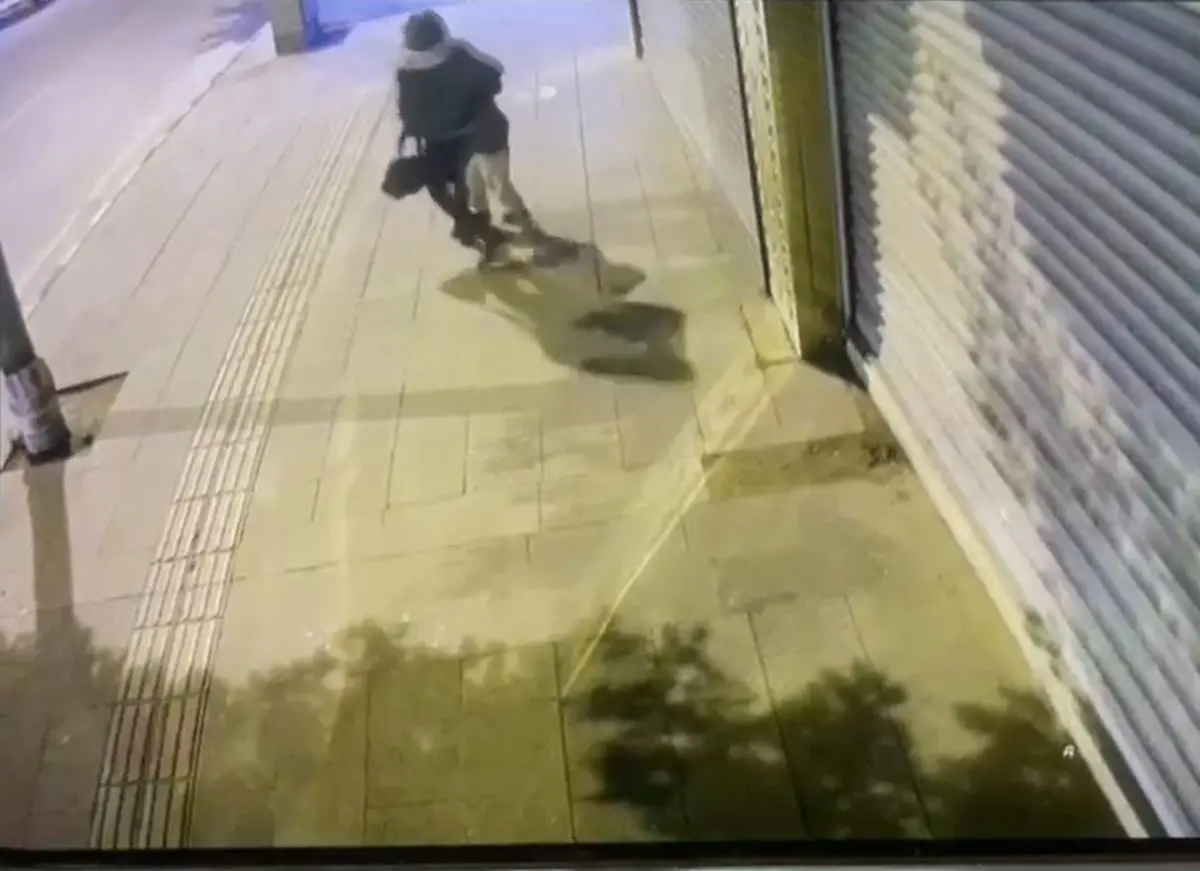 Facianın eşiğinden dönüldü: Bina çöktü, caddeye savruldu! Anne ile kızı son anda kurtuldu 4
