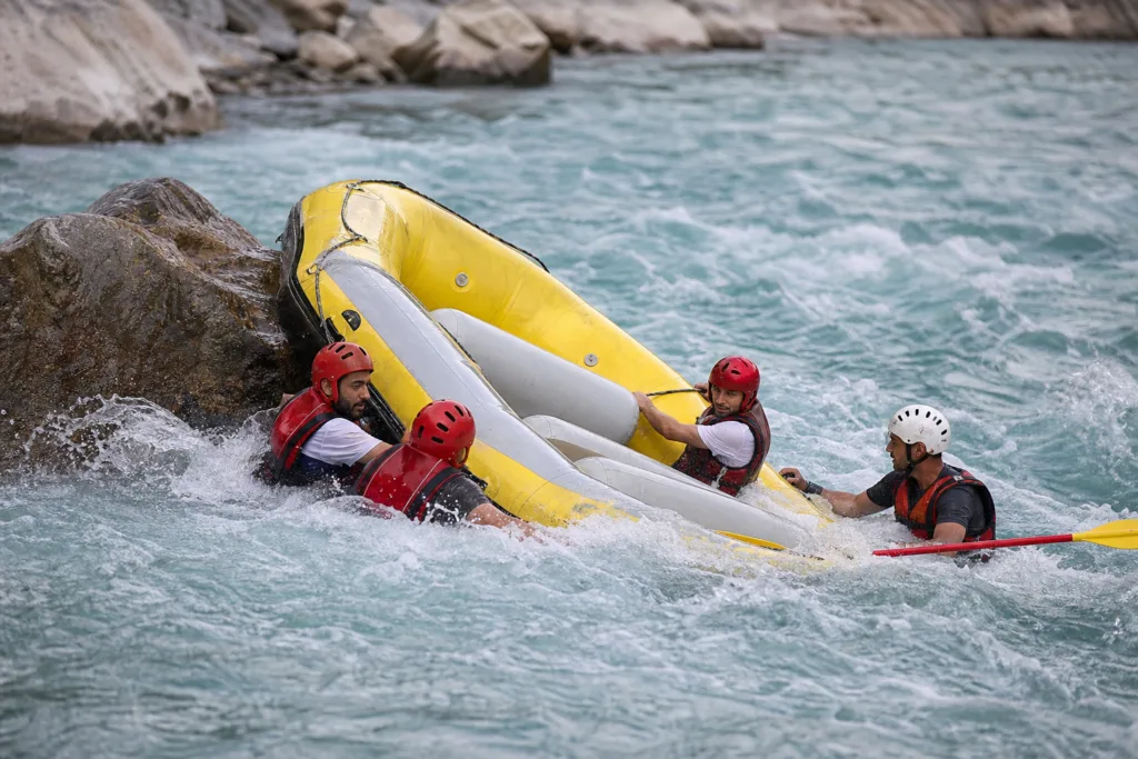 İspir Rafting Yarışmasında Kaza: 4 Sporcu Suya Düştü