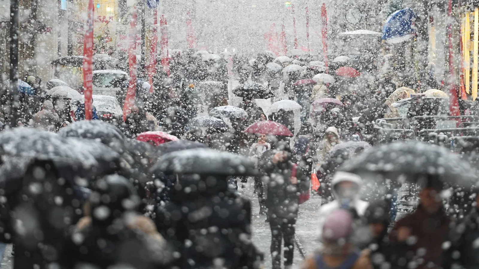 İstanbul’a Kar Geri Dönüyor: Hava Durumu!