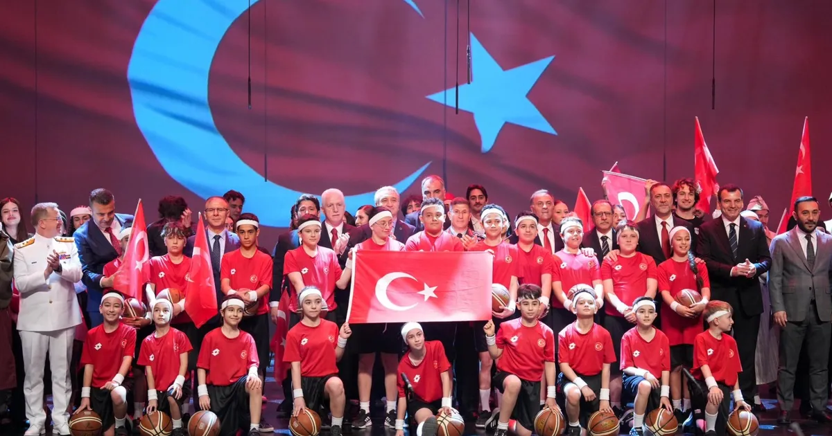 İstanbul AKM 19 Mayıs’ta Kırmızı-Beyaz Renklerde!