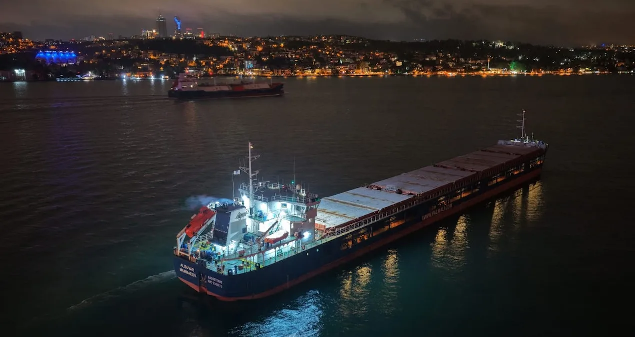 İstanbul Boğazı'nda gemi arızası: Trafik çift yönlü askıya alındı