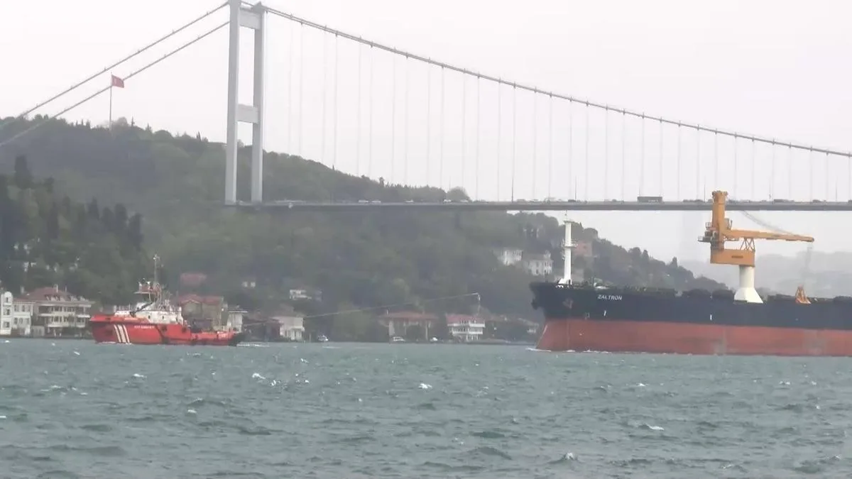 İstanbul Boğazı’nda Gemi Arızası: Trafik Kapandı!