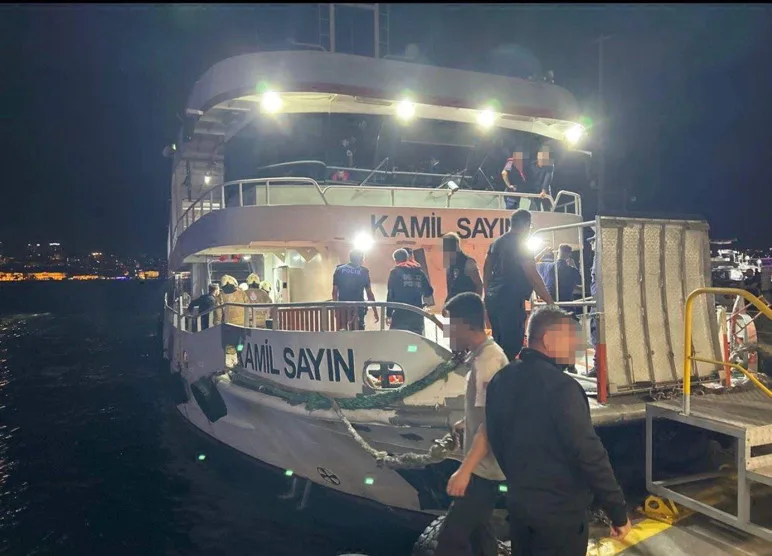 Beşiktaş - Üsküdar motoru, kargo gemisi ile çarpıştı! - Resim : 3