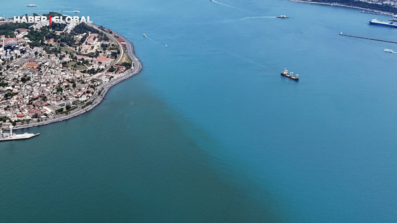 İstanbul Boğazı’nda Renklerin Eşsiz Dansı!