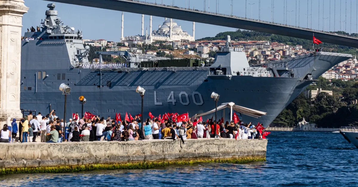 İstanbul Boğazı’nda Tarihi Geçit Görücüye Çıktı!