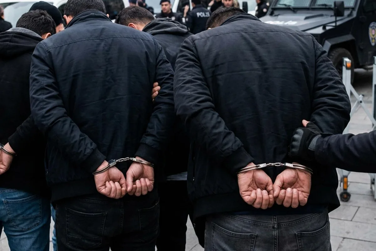 İstanbul’da 14 Göçmen Kaçakçısı Operasyonda Yakalandı