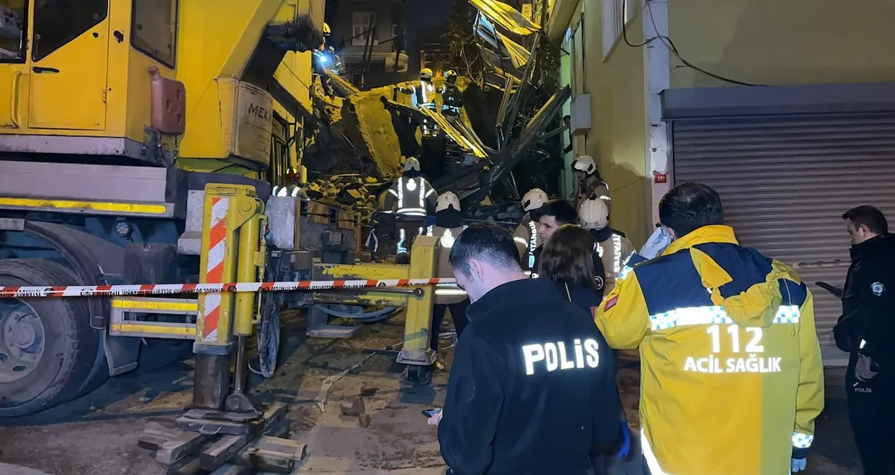 İstanbul'da 5 katlı bina çöktü