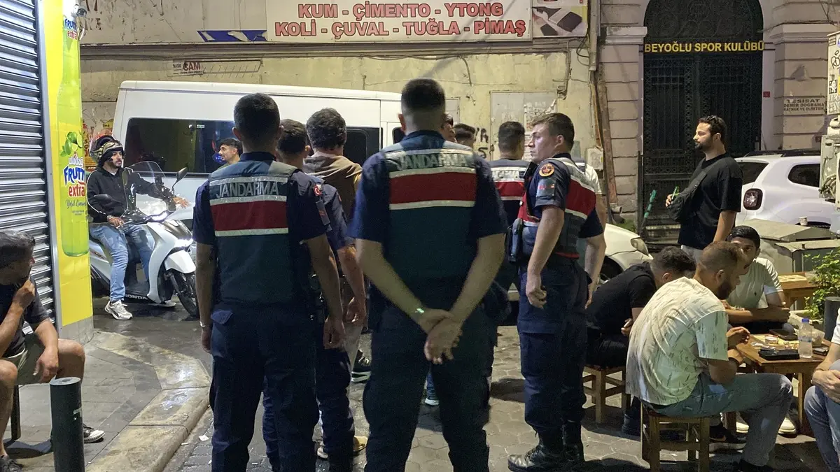 İstanbul'da 'Ailem Güvende' operasyonu! Çok sayıda mekanda arama yapıldı 3