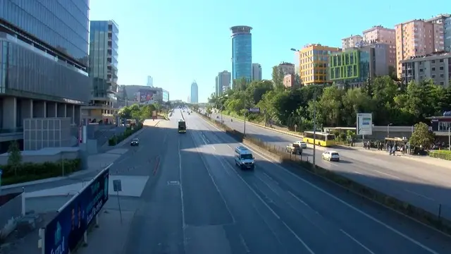 İstanbul da bayramın ilk gününde yollar boş kaldı  4