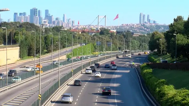 İstanbul da bayramın ilk gününde yollar boş kaldı  2